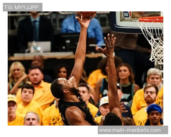 莫布里半场表现不佳10投仅3中仅得8分三分球更是3投0中令人失望 莫布里半场表现不佳10投仅3中仅得8分三分球更是3投0中令人失望